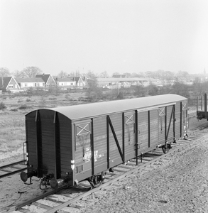 859380 Afbeelding van de gesloten goederenwagen 2184 150 1 299-4 (type Gbs) van de N.S. te Amersfoort.